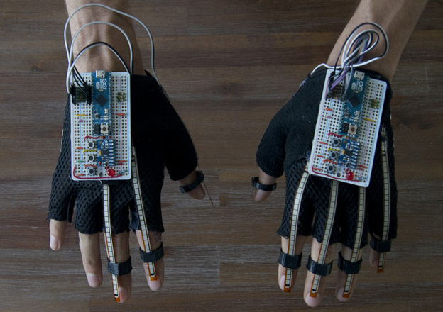 гибкие перчатки с сенсорами на пальцах для виртуальной реальности